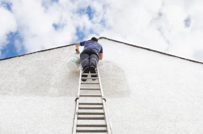 Peinture extérieure à la Chapelle-Enchérie — façades et ravalement